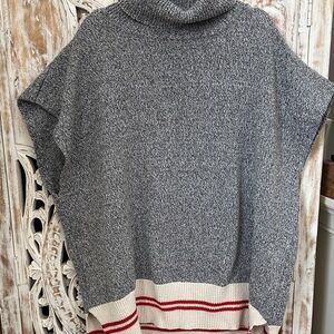 Gray Short-Sleeve Turtleneck Sweater with Cream & Red Stripe Hem